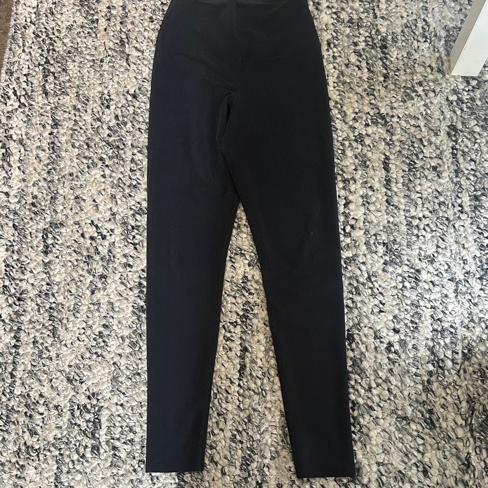 BEACH RIOT Black Ribbed Work Out Leggings / size s